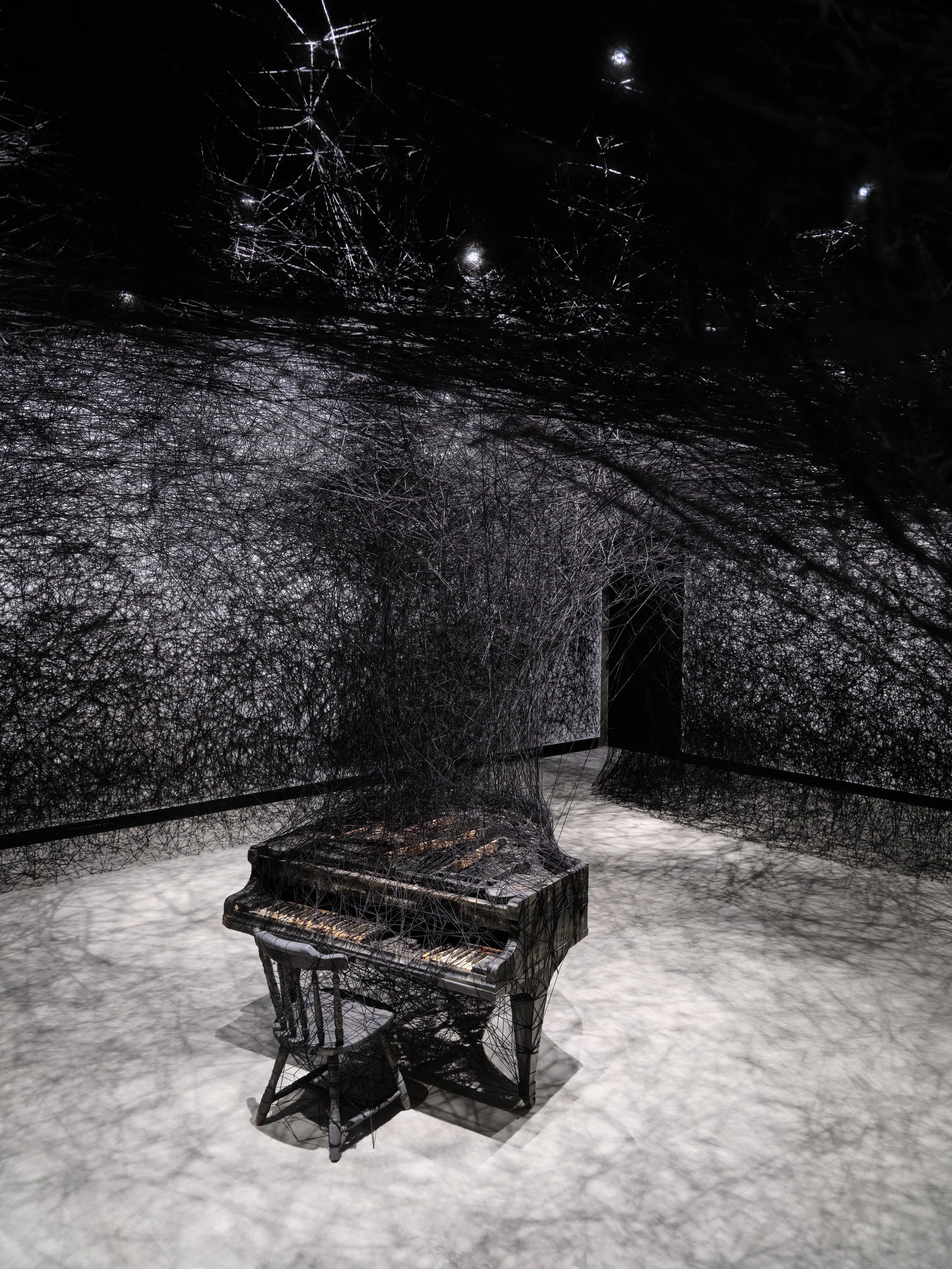 CHIHARU SHIOTA–塩田千春